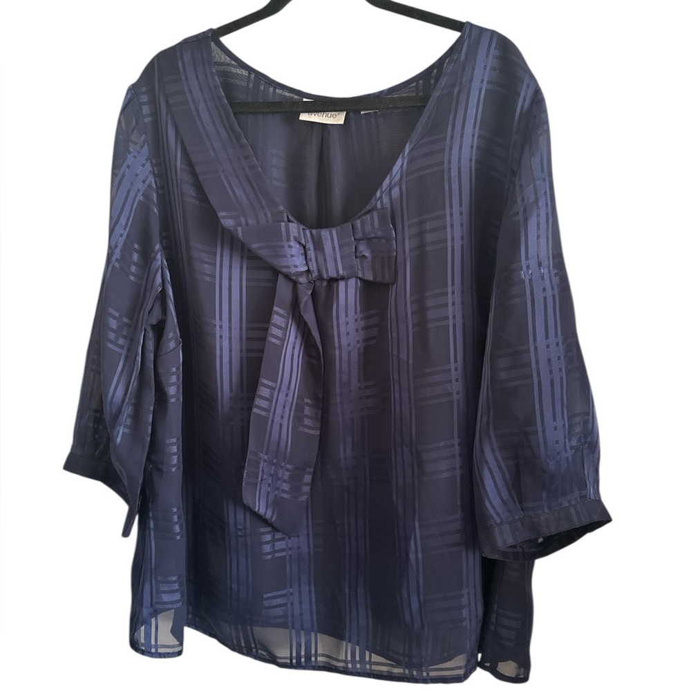 Avenue Navy bowfront blouse size 22/24 excellent condition